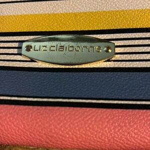 Liz Claiborne Crossbody bag, gold logo. Adjustable strap with gold trimmings.